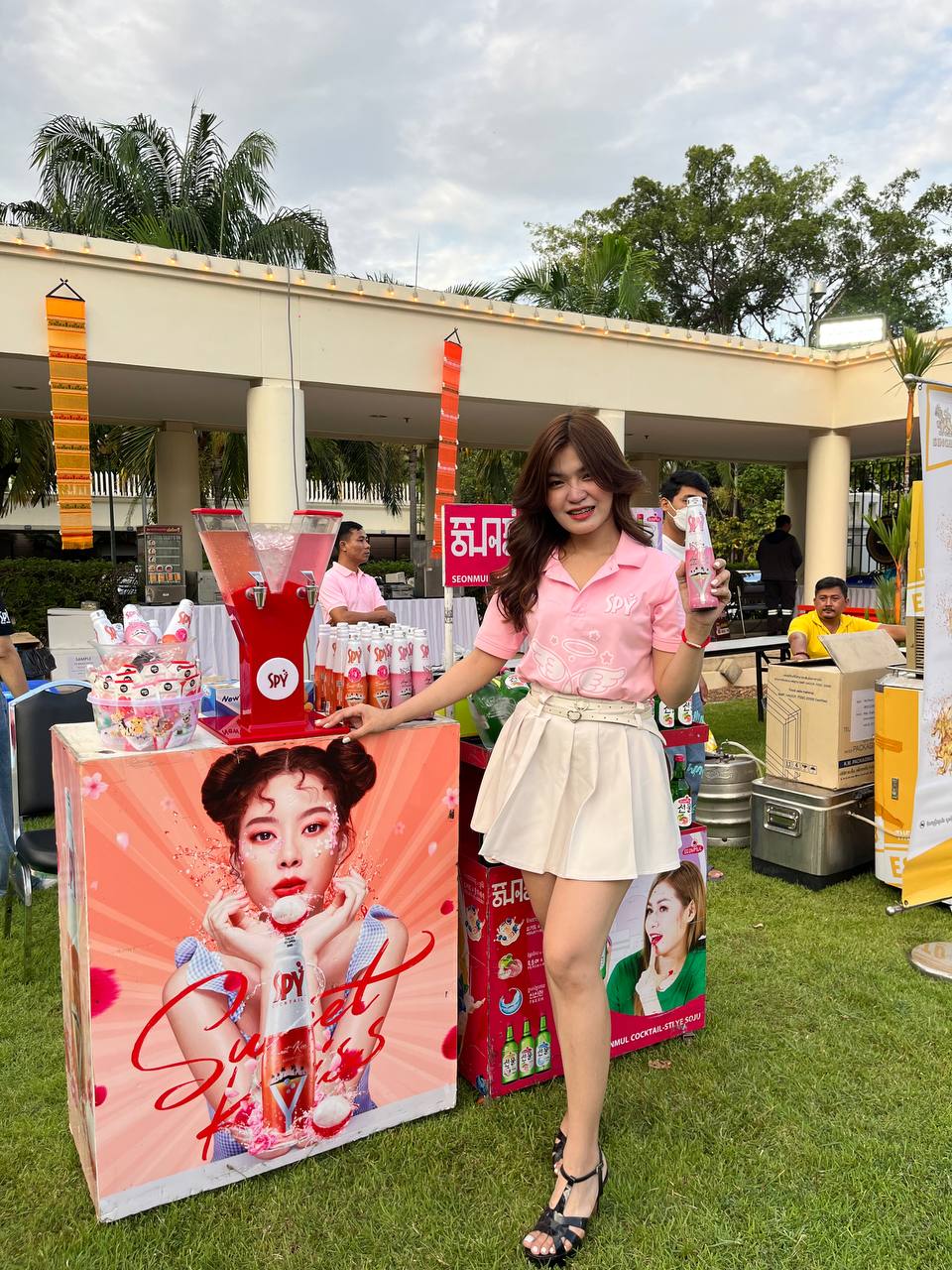 Thai Embassy with Da Houg Heng 10